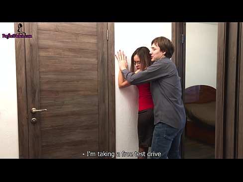 ❤️ セクシーな不動産屋がマンションを売りながら官能的にオマンコをコキコキしてファック - クレンパーイ ❌ アナルビデオ ❌️❤